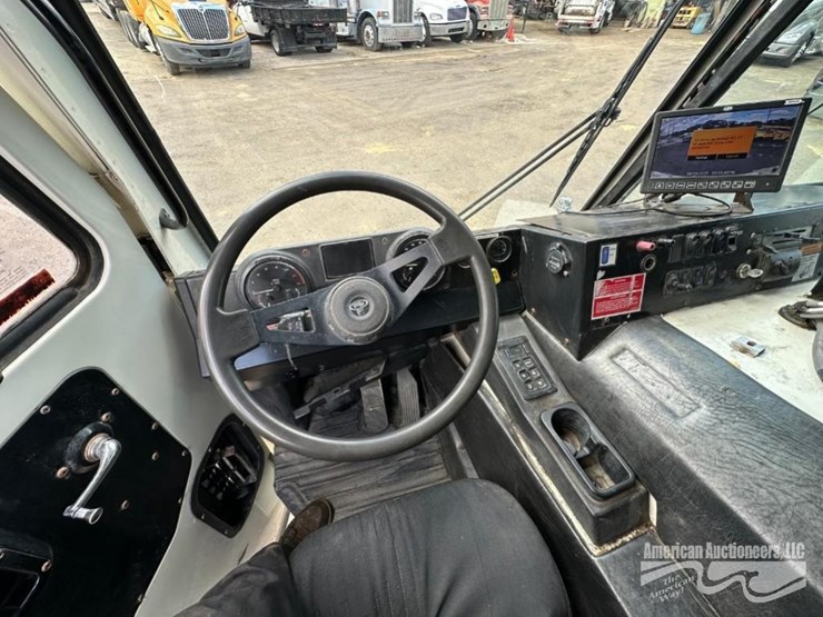 2015-mack-leu613-image-13