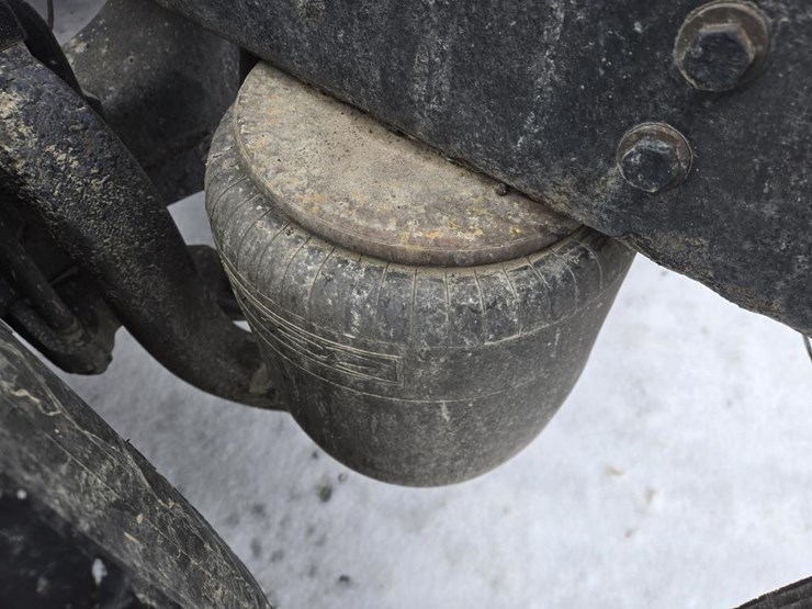 2017-peterbilt-579-image-44