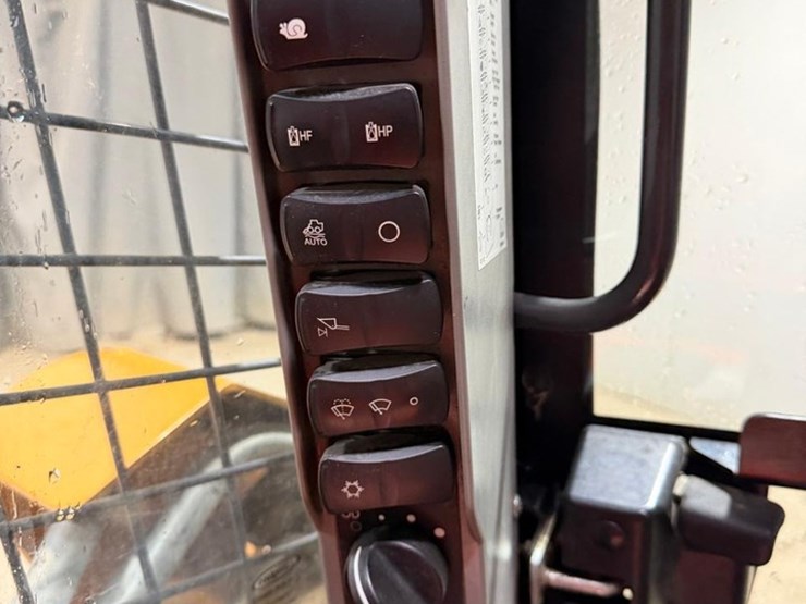 2022-case-tv450b-image-30