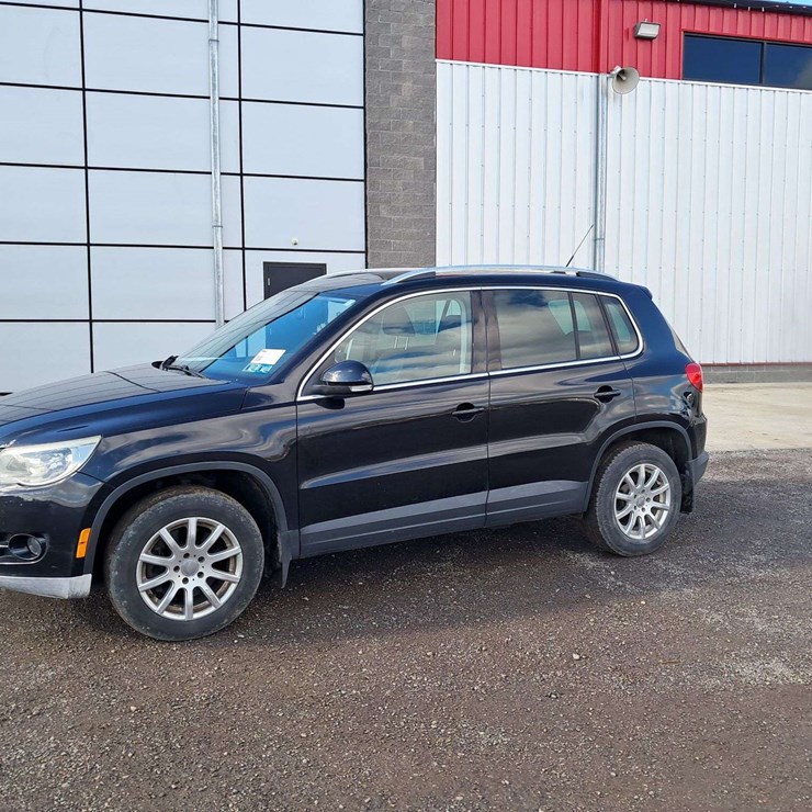 2010 VOLKSWAGEN TIGUAN