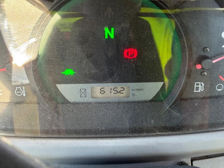 2022-kubota-r640-image-22