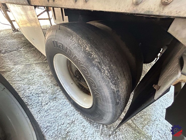 2017-stoughton-28-ft-image-13