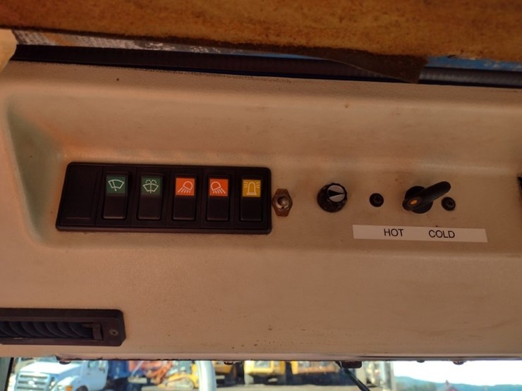 new-holland-4630-image-13