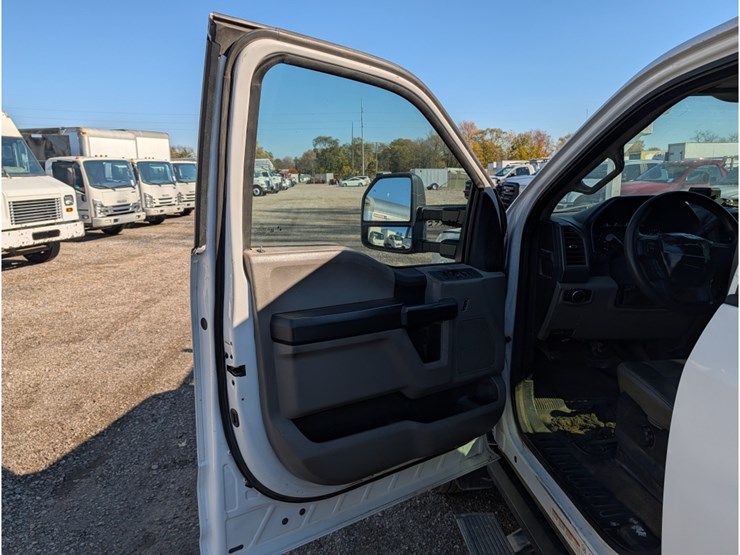 2017-ford-f550-image-16