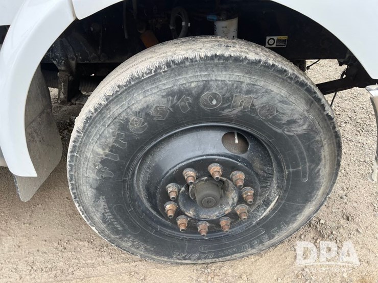 2001-peterbilt-330-image-20