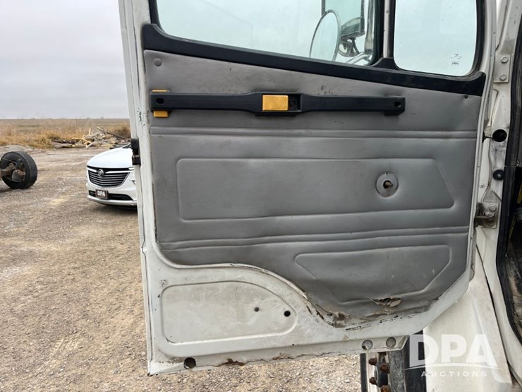 freightliner-fl80-image-38