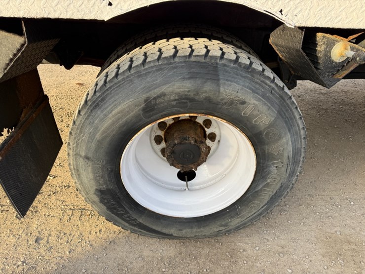 2013-ford-f750-image-13