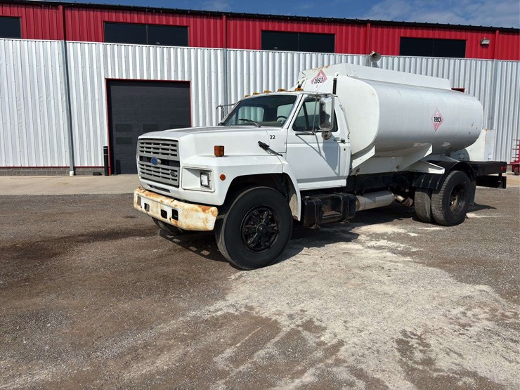 1992-ford-f700-image-1