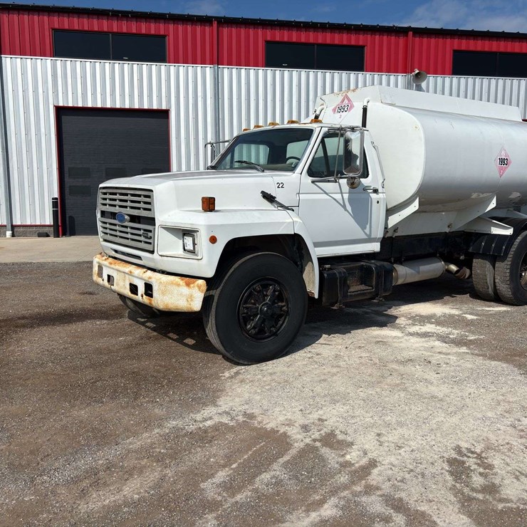 1992 FORD F700