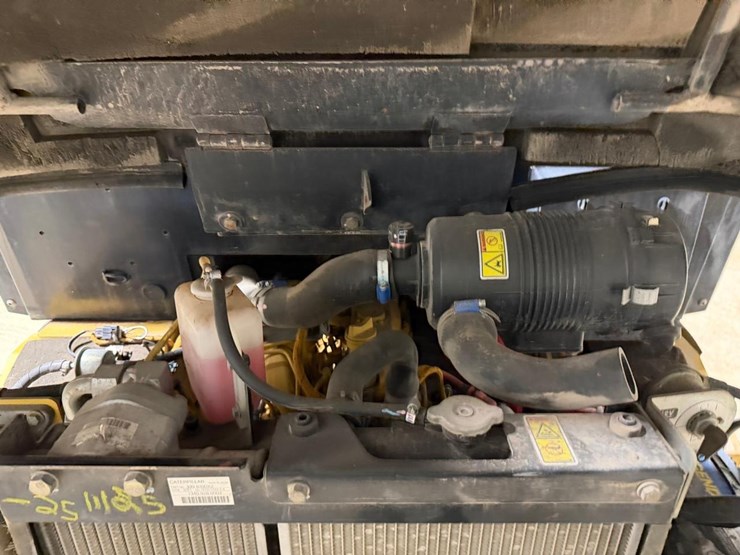 2015-caterpillar-903c-image-15