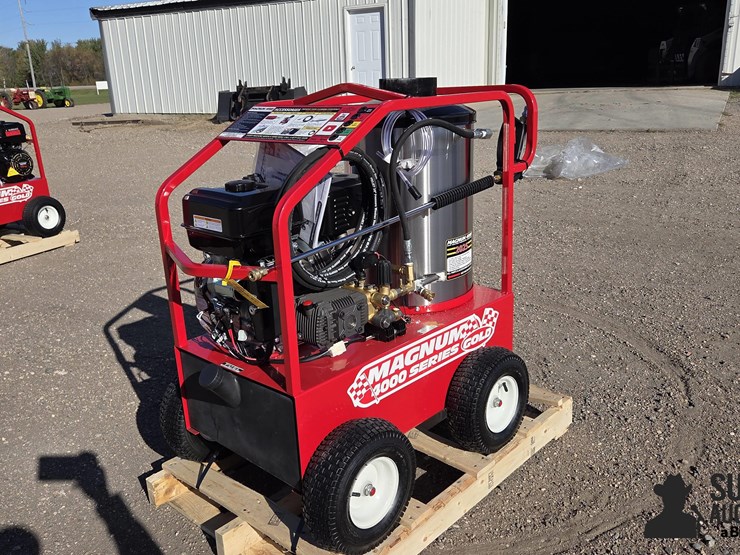 2025-magnum-4000-series-hot-water-pressure-washer-image-1