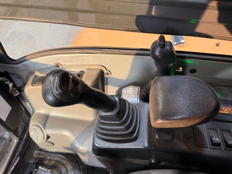 2022-case-cx37c-image-31