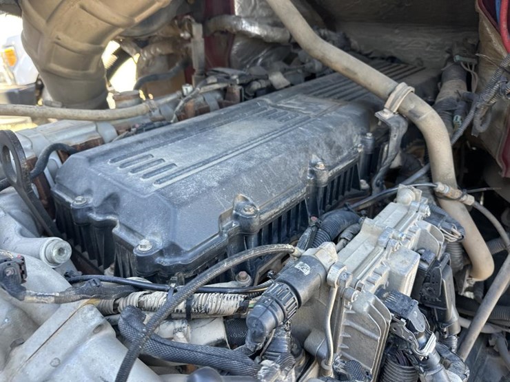 2017-international-hx615-image-21