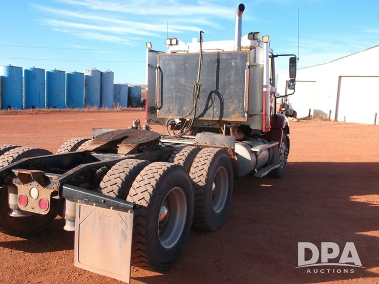 2007-freightliner-columbia-112-image-9