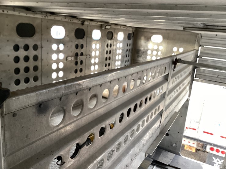 #4675-•-2014-merrit-cattle-trailer-image-25