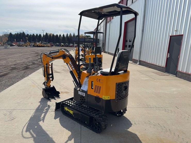 2025-miva-va13-mini-excavator-image-4