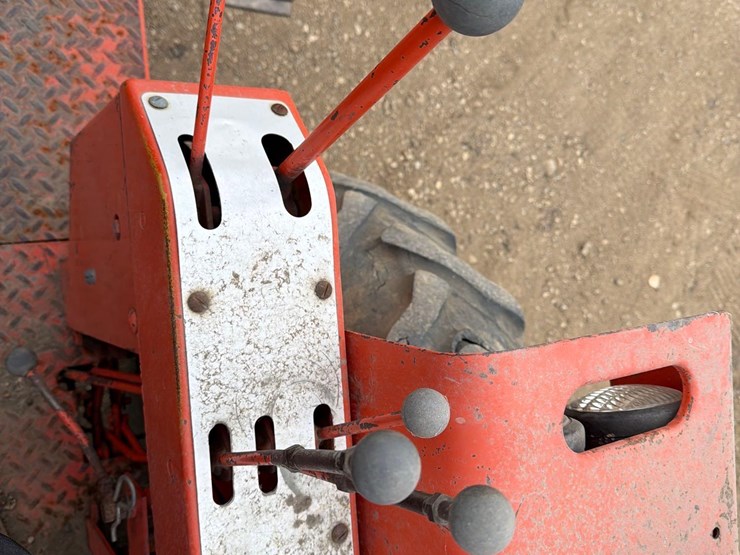 allis-chalmers-190-landhandler-tractor-image-31
