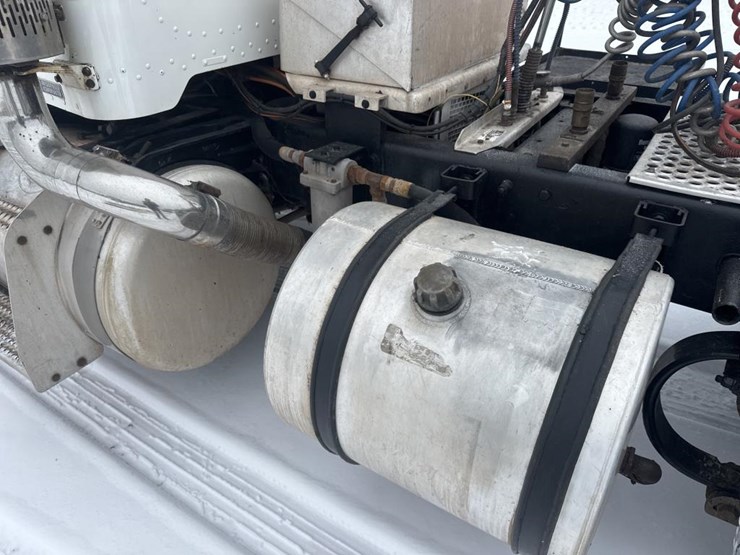 2007-peterbilt-385-image-17