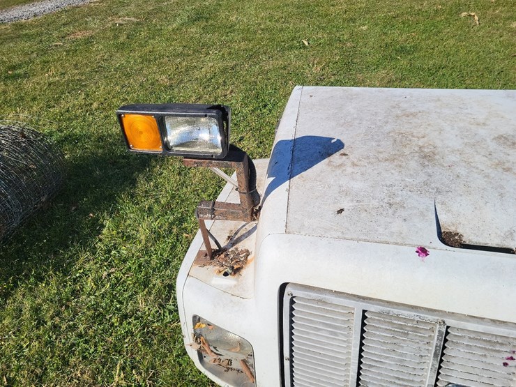 gmc-c8500-truck-hood-image-10