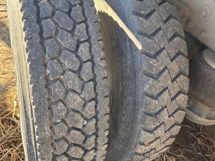 1996-peterbilt-379-image-11