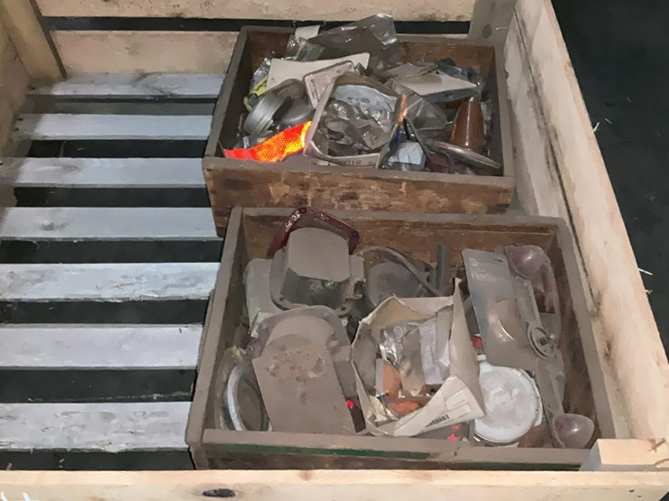 #564-•-truck-lights-and-accessories-image-1