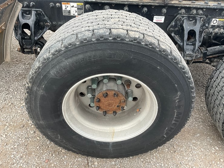 2020-kenworth-t680-image-11