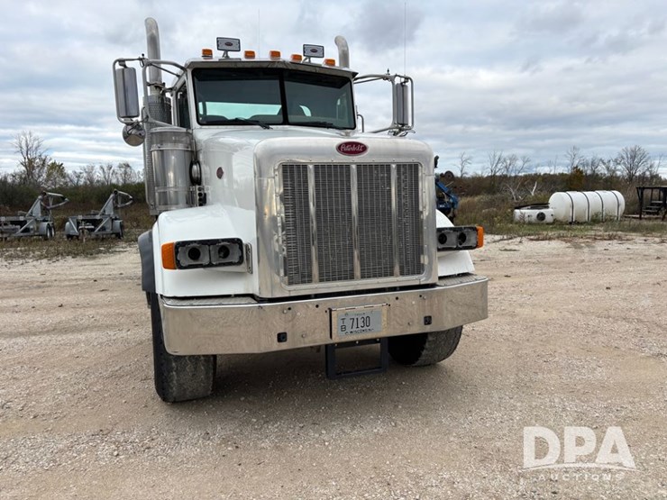 peterbilt-378-image-31