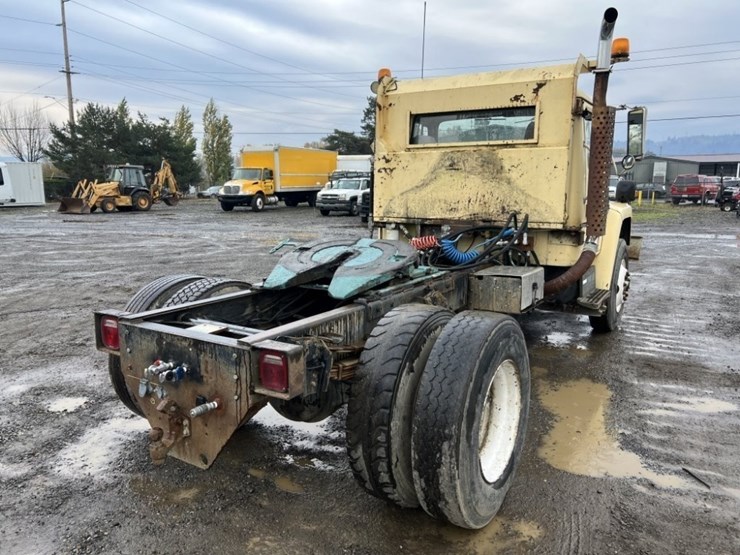 1986-international-1954-s/a-truck-tractor-image-4