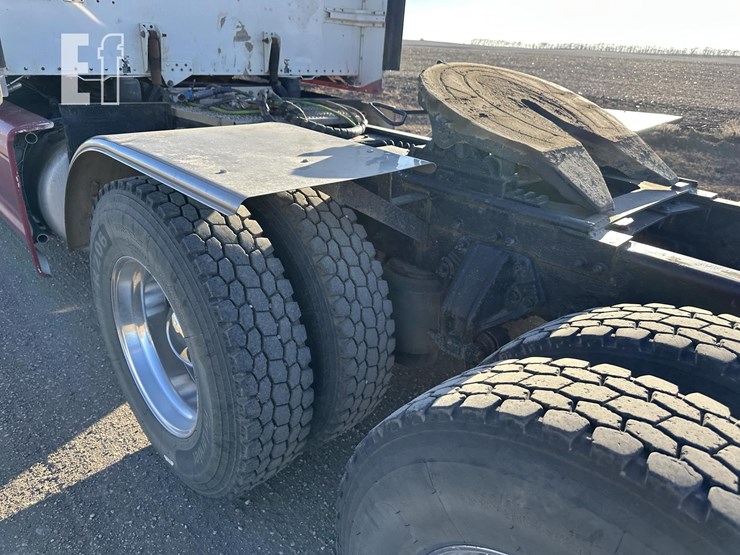 2014-peterbilt-386-image-10