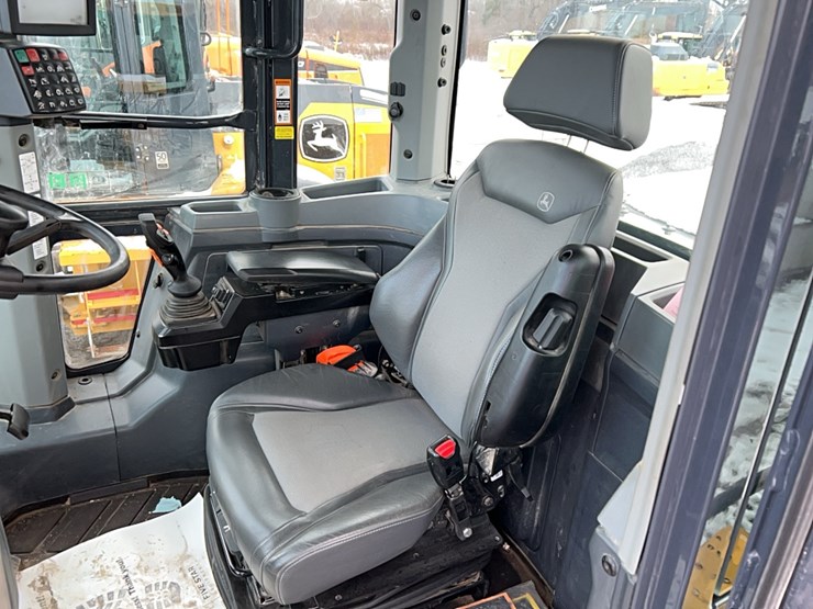 2021-deere-624p-image-16