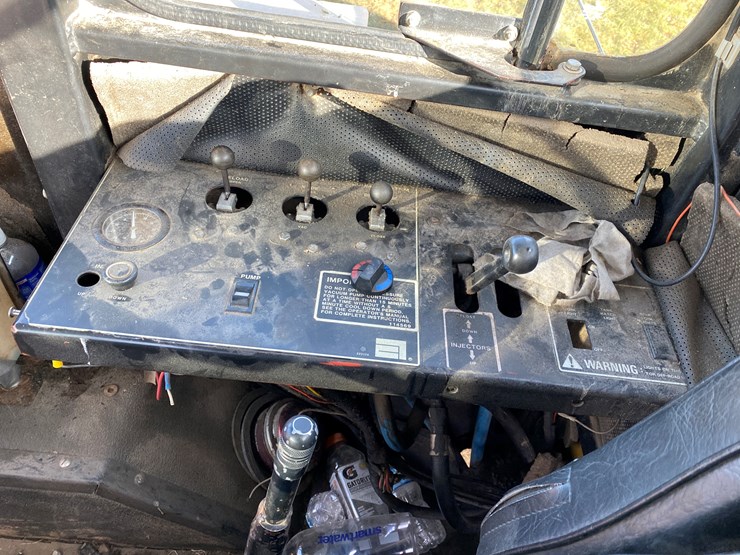 #1300-•-ag-gator-2004-injector-applicator-(colfax,-wi)-image-36