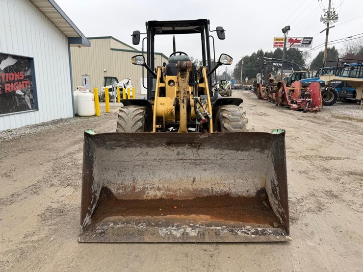 2015-caterpillar-908h2-image-8