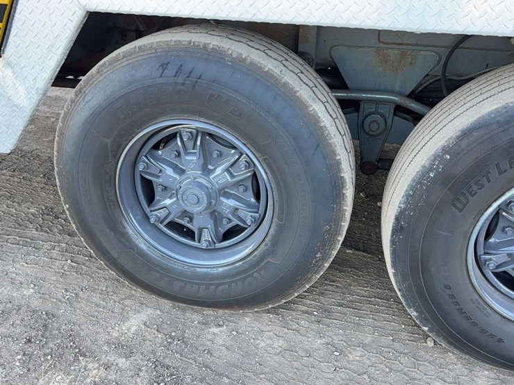 1993-grove-tms700b-image-12