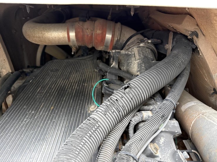 2005-peterbilt-320-image-25