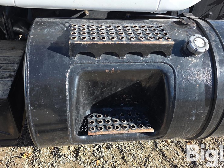 mack-r688st-image-11