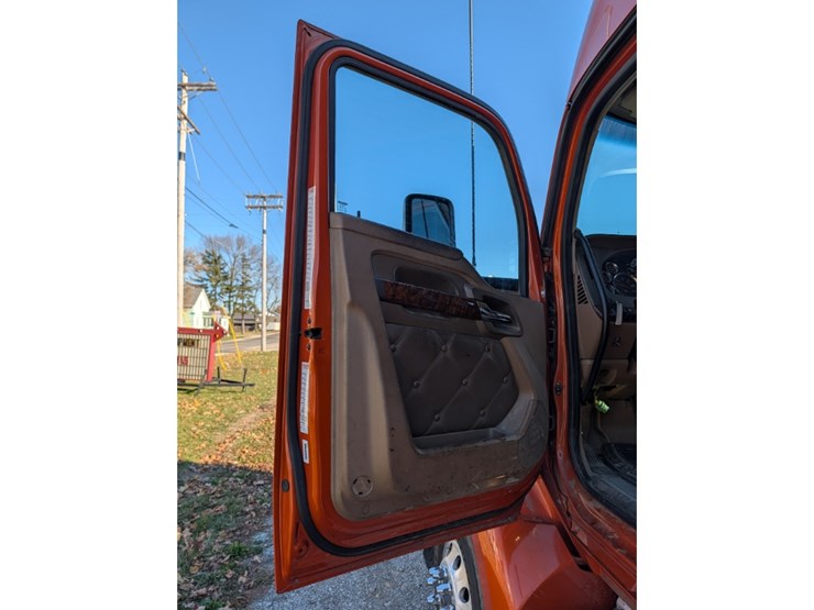 2017-kenworth-t680-image-21