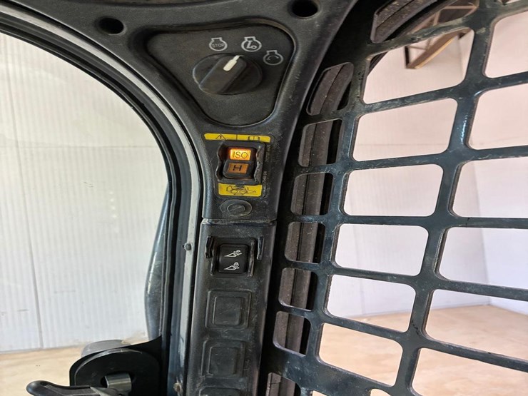 2023-bobcat-t770-image-30