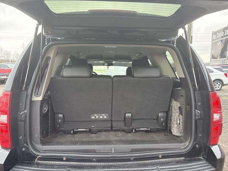 2011-chevrolet-tahoe-lt-image-16