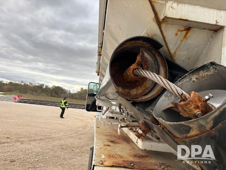 freightliner-fld112-image-52