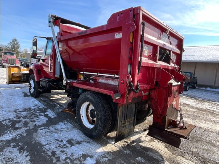 international-7400-image-13