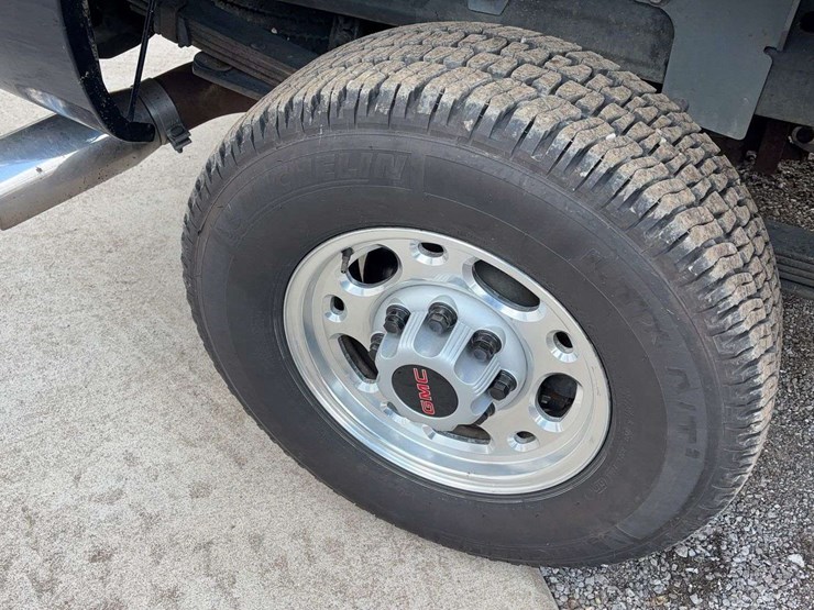 2006-gmc-2500-image-11