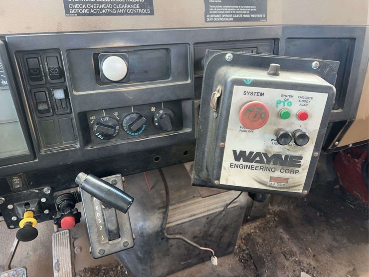 1991-international-4700-image-21