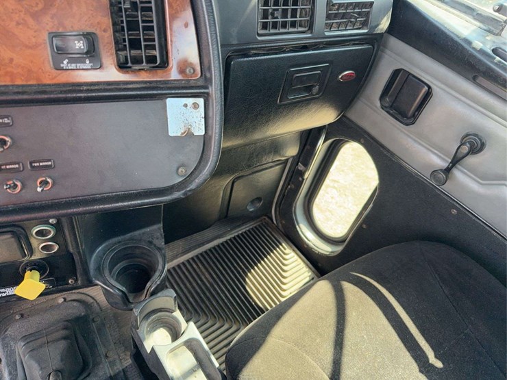 2003-peterbilt-379-image-41