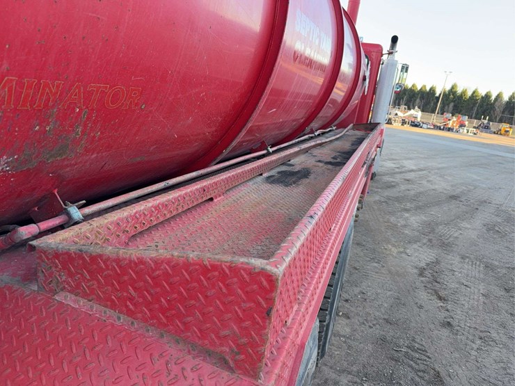 2004-peterbilt-357-image-33