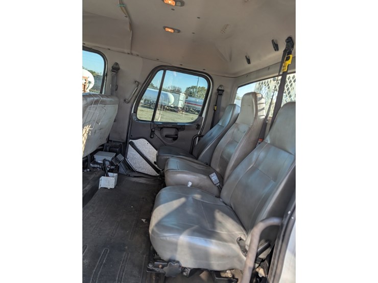 freightliner-108sd-image-28