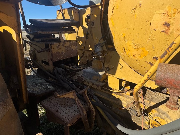 minneapolis-moline-m670-image-8