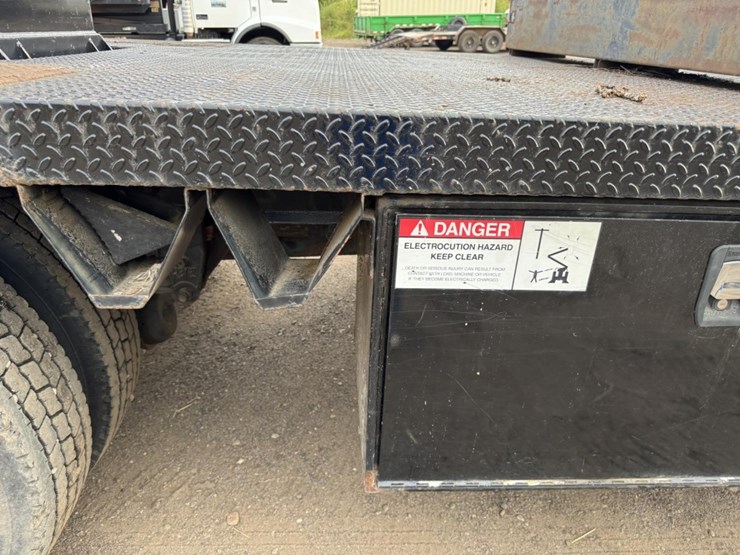 peterbilt-330-image-38