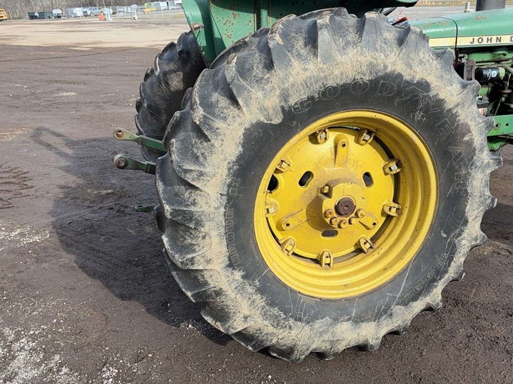 john-deere-2640-image-11