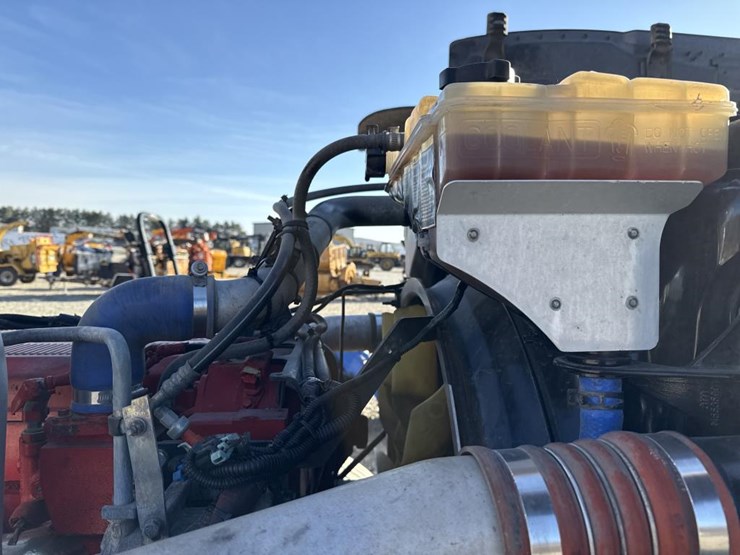 2012-peterbilt-389-image-30