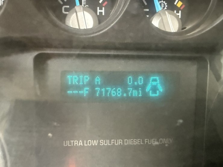 2011-ford-f550-image-39